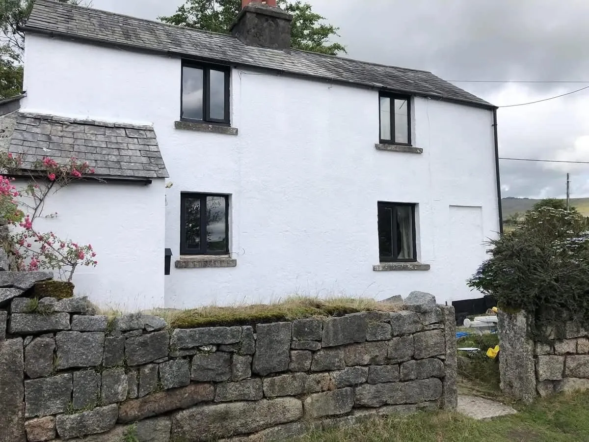 Render repair and exterior repaint of a cottage in Ilfracombe
